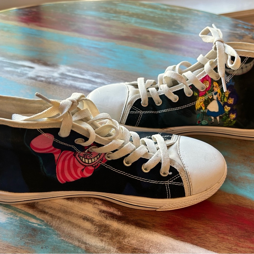 Women’s / Unisex  Alice in Wonderland White and Black Canvas Sneakers